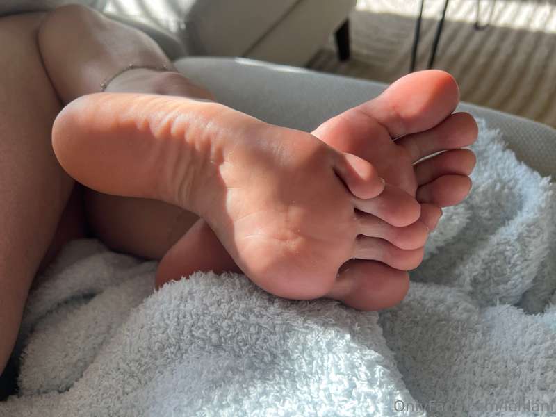 Stroke yourself to my soles for me 🩷 1