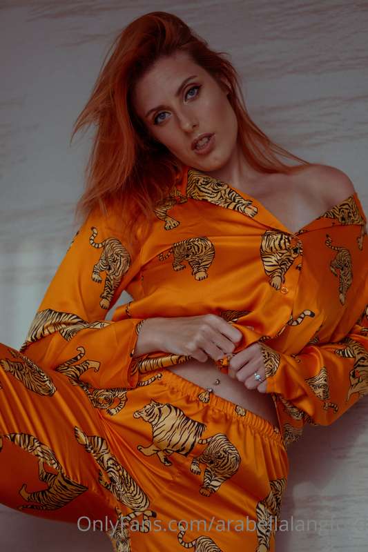 I loved these opulent silky pyjamas, especially the colour.... 13