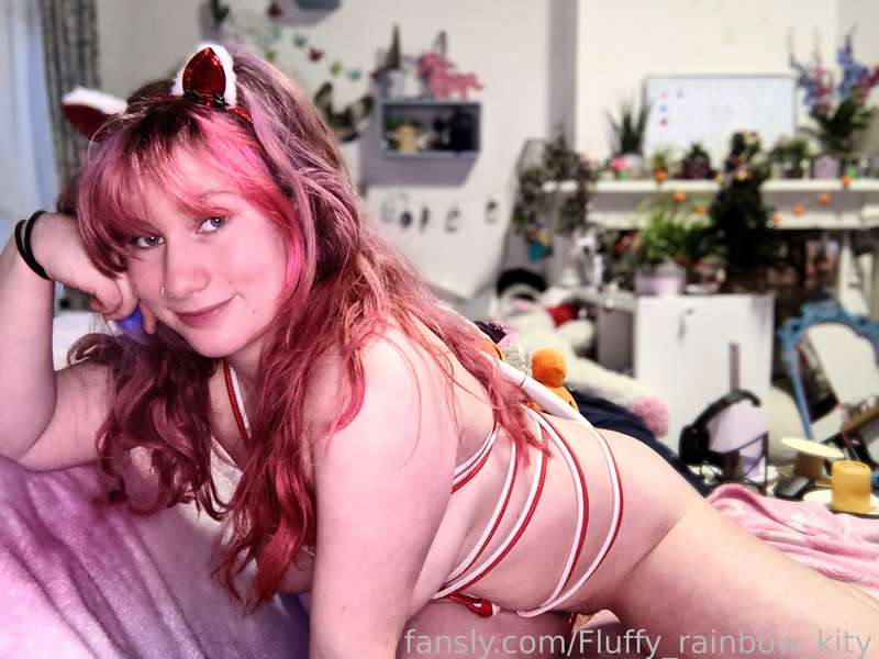 Fluffy_Rainbow_Kity - Fansly - 25 Dec, 2021 8