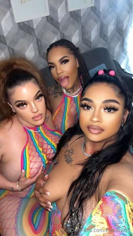 Fuck us all daddy 🏳️‍🌈
