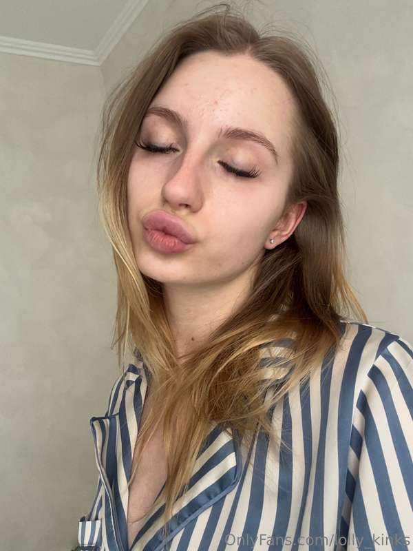 Sleepy kisses only today 💋😴