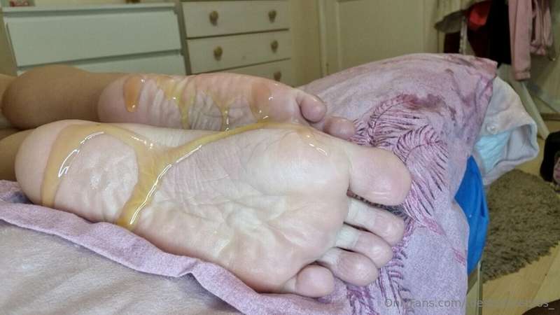 It was @missbrazilfeetuk idea for me to lick honey from her .. 2