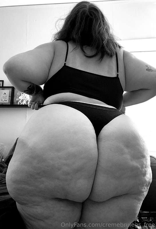 Cremebrulegs_Free - Onlyfans - 07 Apr, 2024
