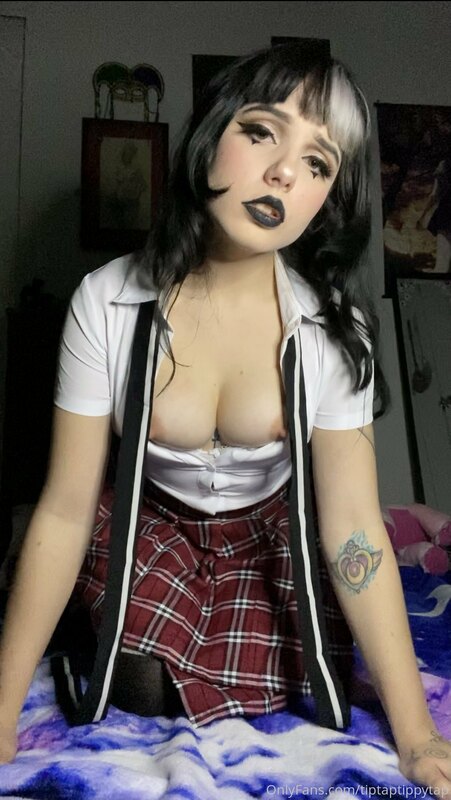Sneak peek at a new photo set coming tomorrow!! ?