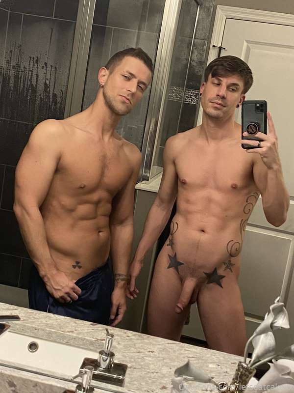 Pose for the camera 📸 2