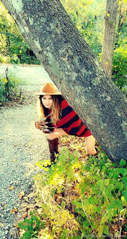 Freddy Krueger cosplay
If you enjoyed, tip me on my Skates c.. 10