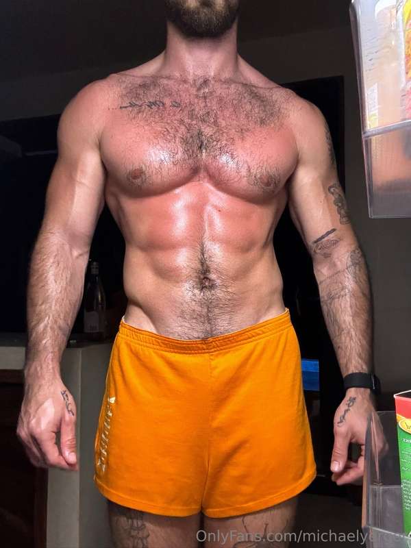 Looking for a late night snack? DM me 😏
