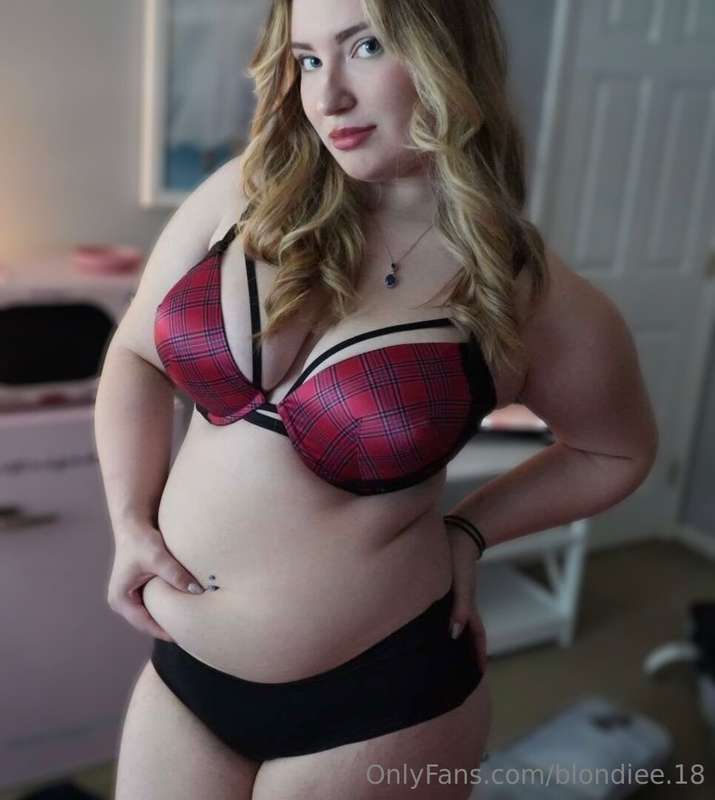 Blondiee.18 - Onlyfans - 09 Feb, 2025 1