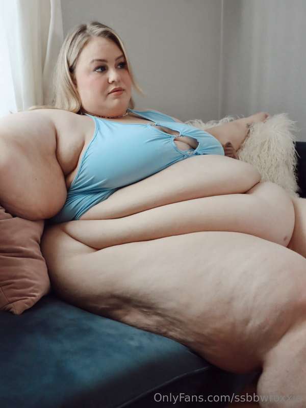 I wanna wear this tight dress out on a date and eat until th.. 7