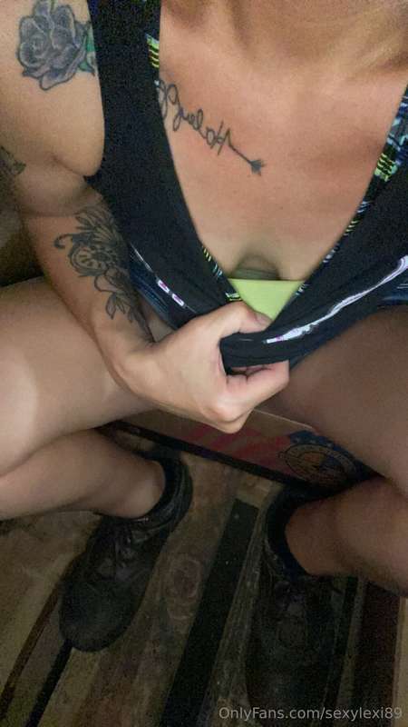 Anyone down for some hot sweaty treats?! 😜😘  It’s entirely t..