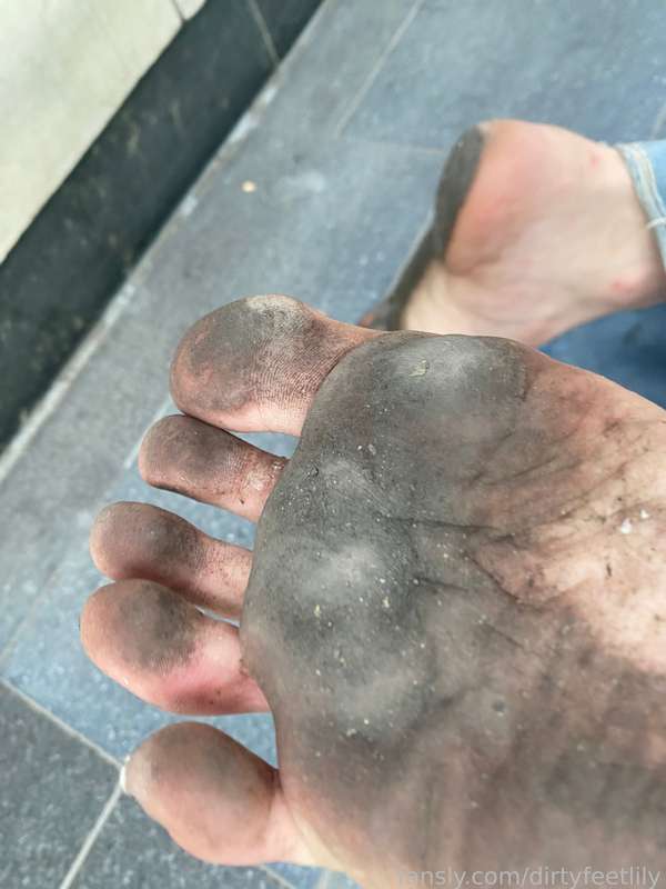 Dirtyfeetlily - Fansly - 03 May, 2025 1