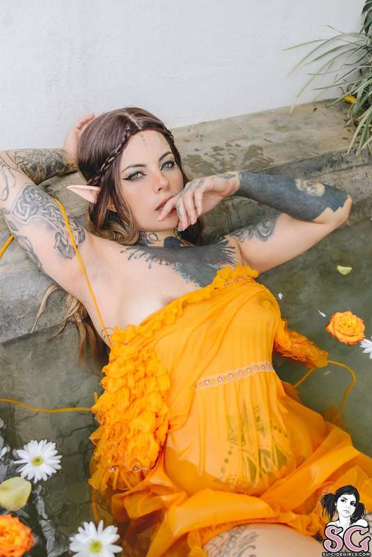 Float away with @marjo_sg in her #setoftheday, Ethereal Beau.. 32