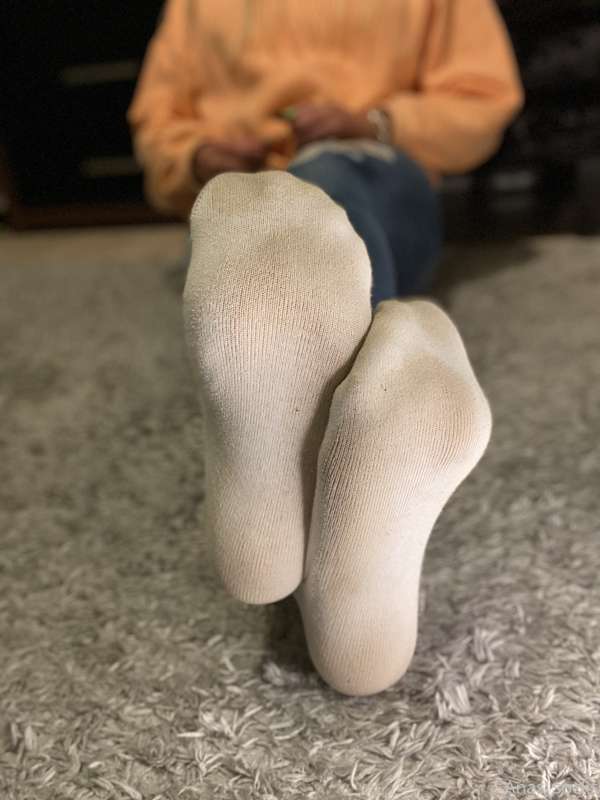 Dirty 🧦 That’s what you deserve! 4