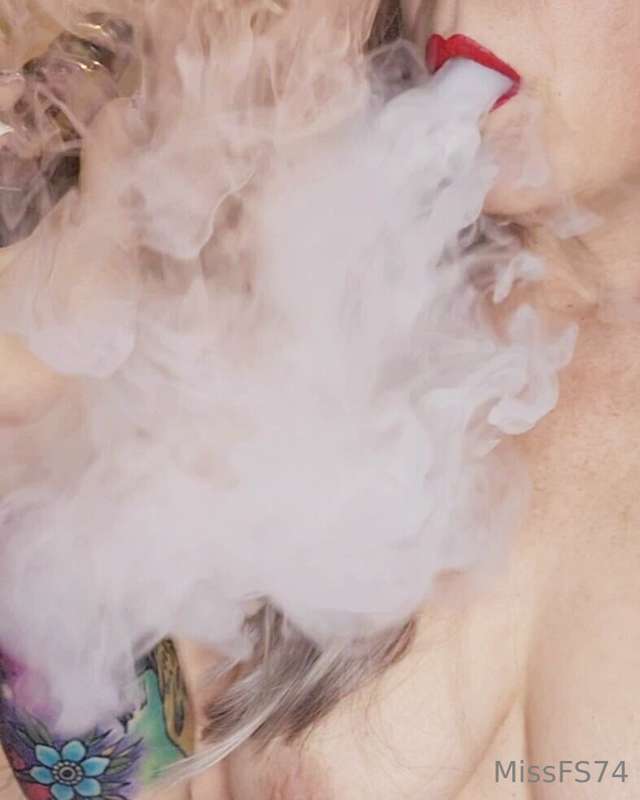 Would anyone be interested in topless vaping videos? Send a ..