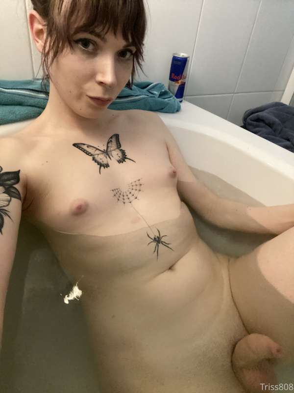 Hi everyone!🖤

As I said yesterday here is a cute little pic.. 31