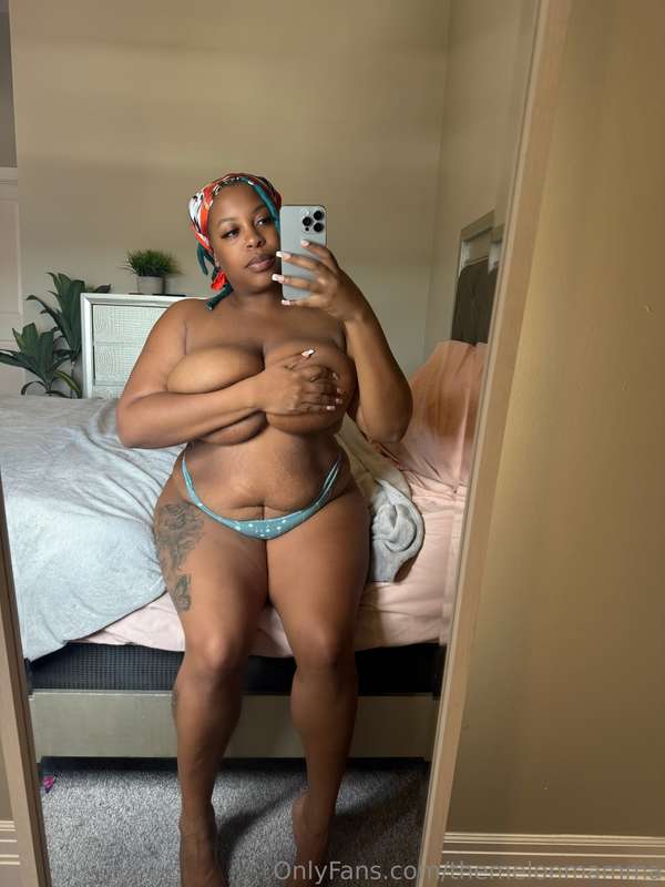 Wanting you in all 4 holes rn 💦💦