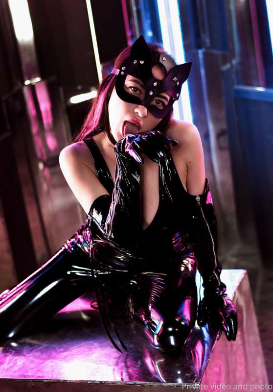 💥Hey boy , look at your nasty  Cat Latex Misstress💥
you is m.. 2