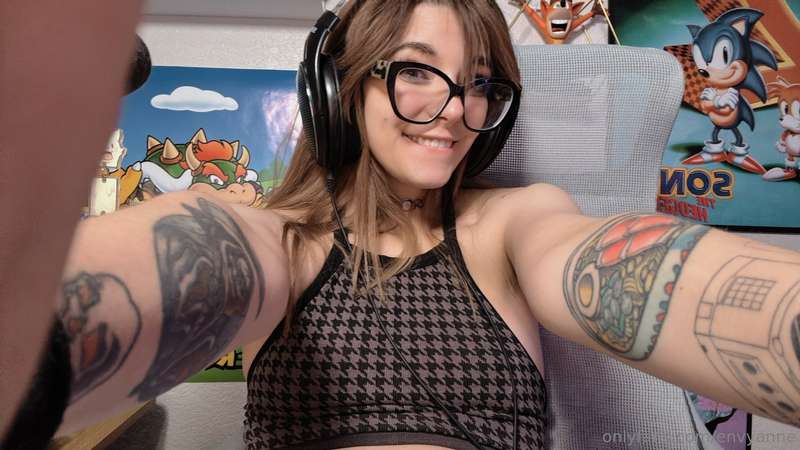 About to stream on Twitch! Don’t tell anyone I came five tim.. 6
