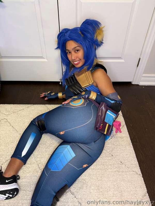 (Album + VIdeo) Neon from Valorant Cosplay! Showing off this.. 4