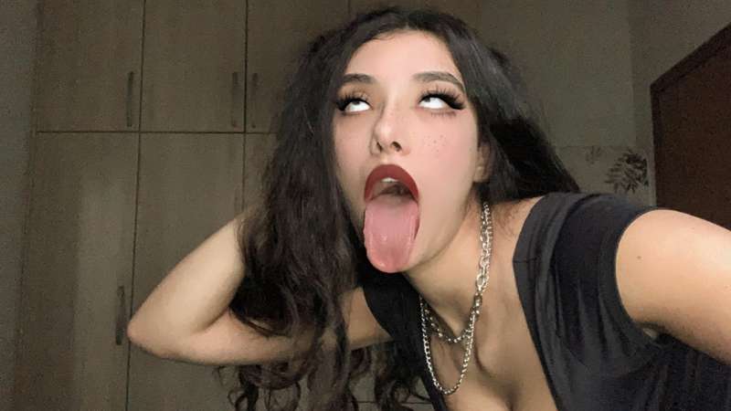 Double posting today to deliver u guys an ahegao face 🤤