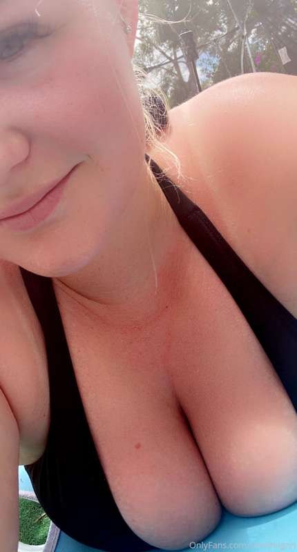 I need some vitamin D 💋☀️🧉 5