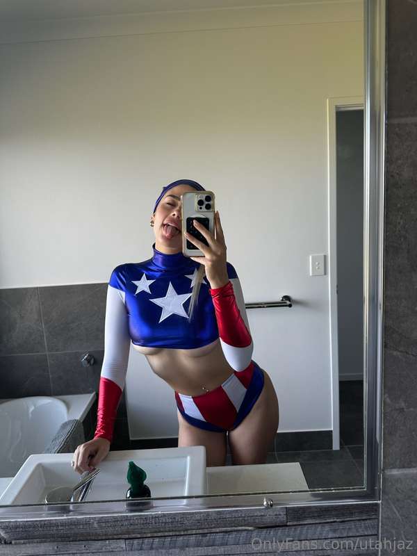 What do you rate this costume? 💙 ♥️ 