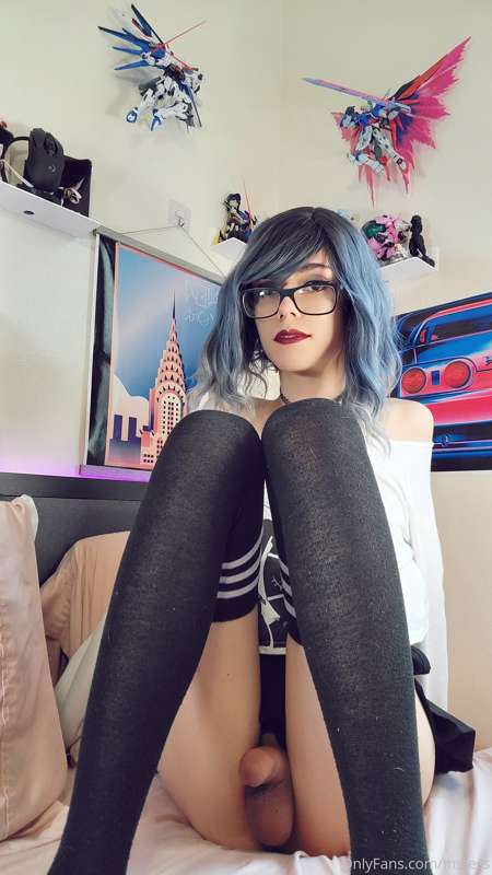 crop tops and skirts  ;3 love you all💖 5