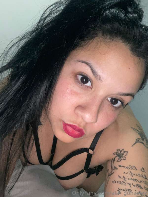 Look at the pink of my nipple and how round they are 🍒🥵🥵
