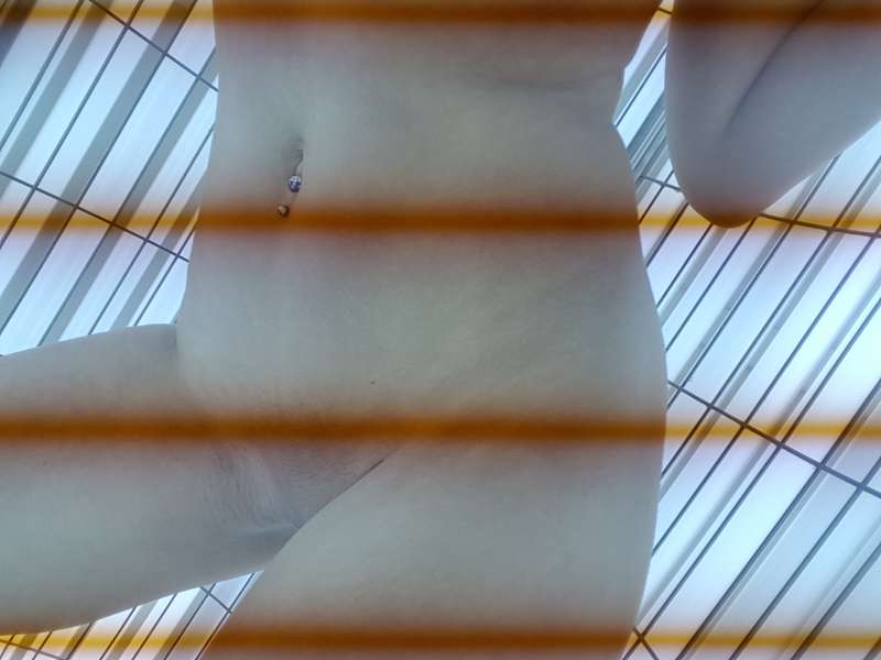 A sneaky peek inside the sunbed today 🌞 12