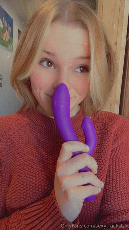 Clean toys = new video 😈🍆  Message me for the new content! 🤤