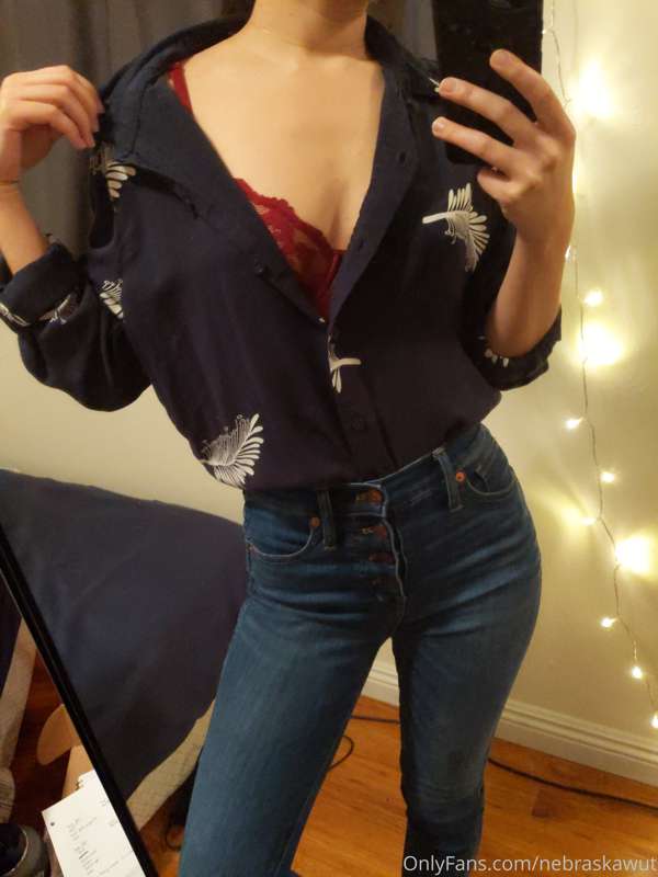 Hope these two hot little photosets are enough to tide yall .. 4