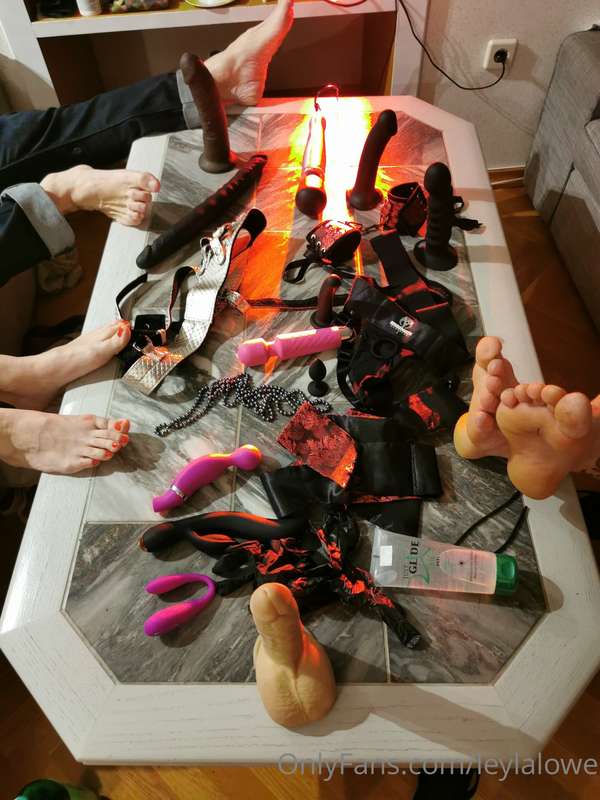 Ufff what an afterparty yesterday 😅 we didn't use all of toy..