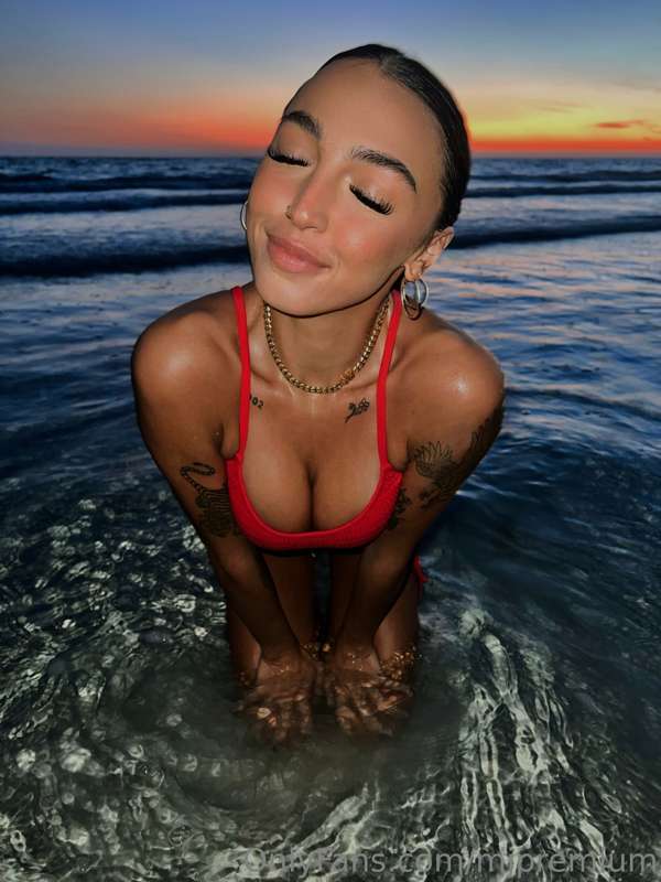 Warning: This girl may cause heart palpitations and a whole ..