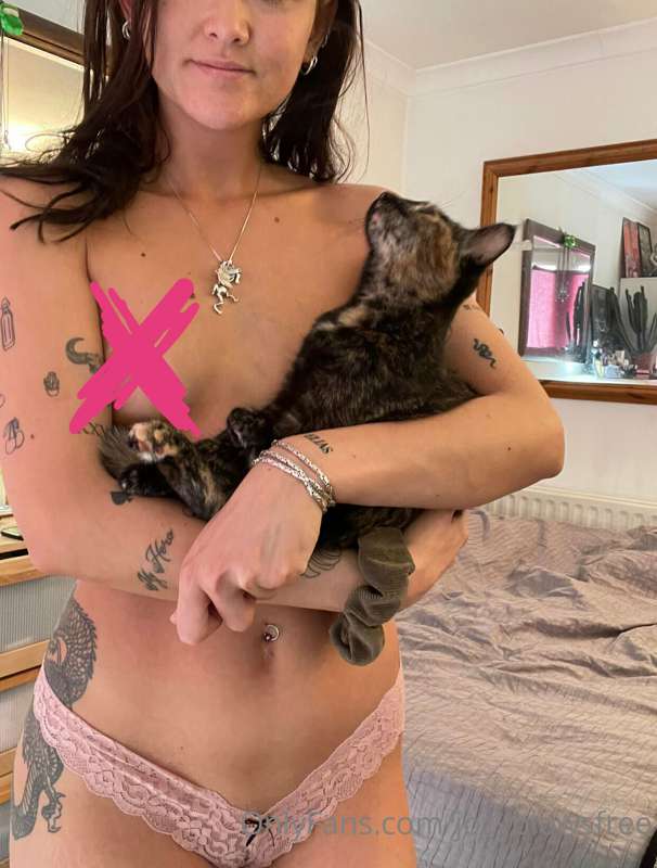 Come and see my other pussy on my explicit page 💦 @jozyblows