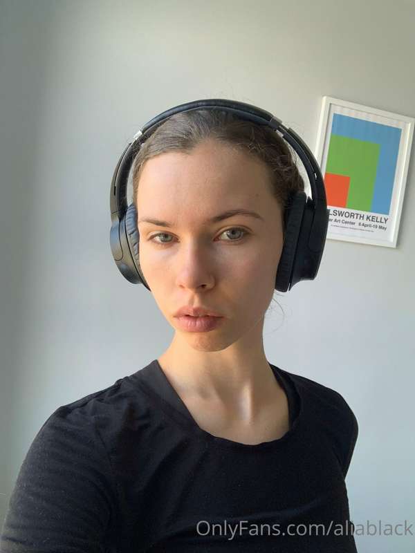 Good morning! 😘😛🎧
