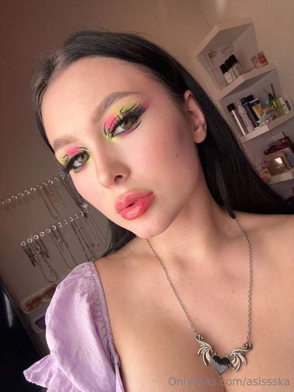 The mood is to draw a rainbow in front of your eyes.😍
