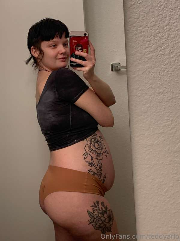 6 months! Bump is growing & booty remains! 
Filmed my first ..