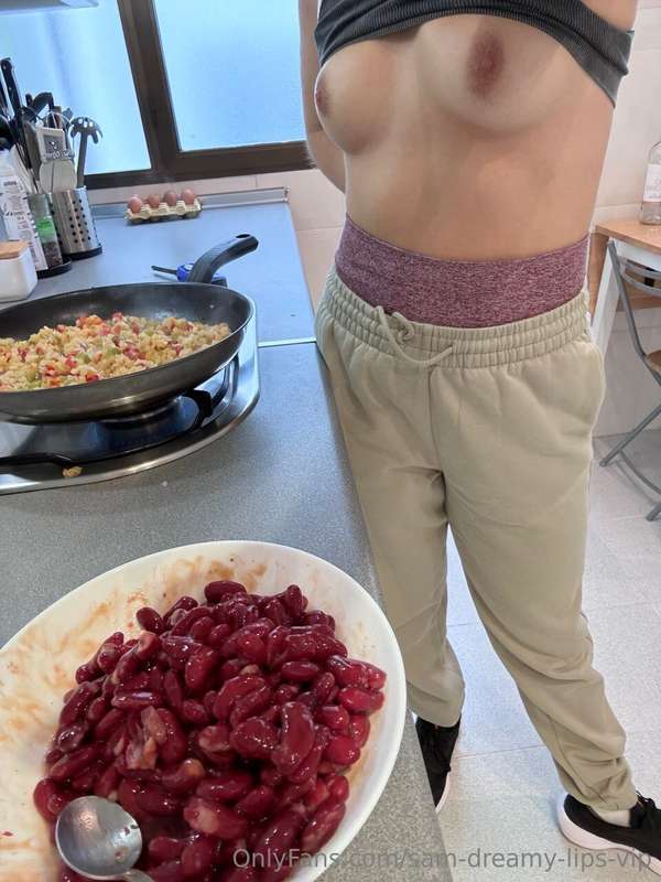 I'm also trying to make thirst trap for Instagram, but it's ..