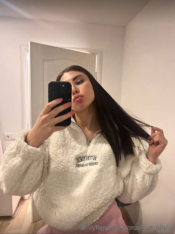 😍 @rose_olivia has a temporarily free profile 😲🎁 to play 💥 w..