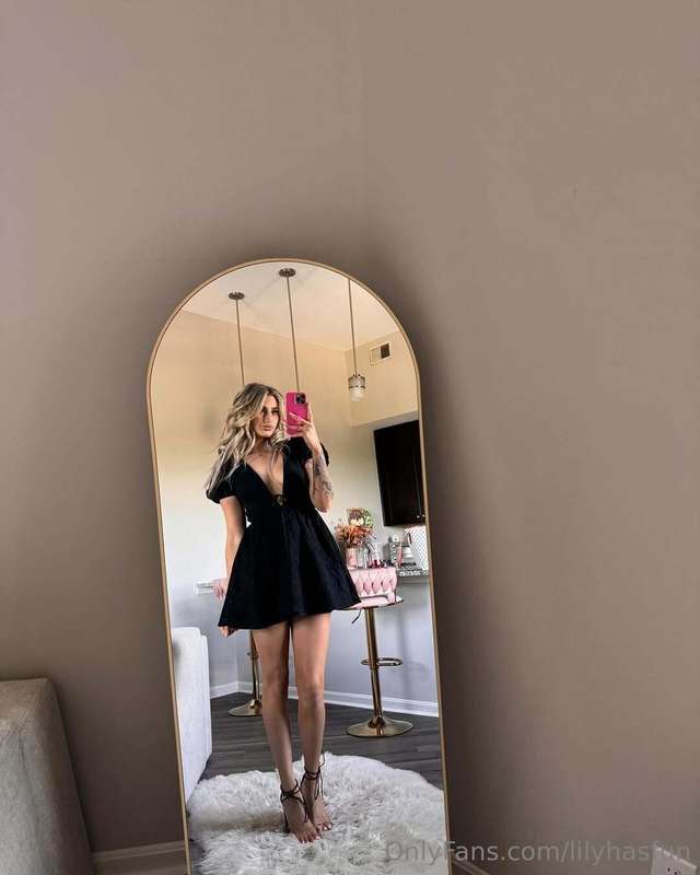 Felt cute in this dress 🖤
