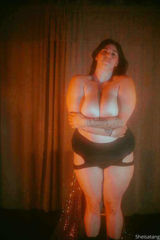 Glamour shots. Don't I look beautiful? I have been busy find.. 24