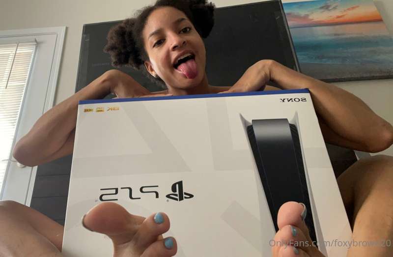 Look what sucking dick got me 🥰

Do y’all like streamer girl..
