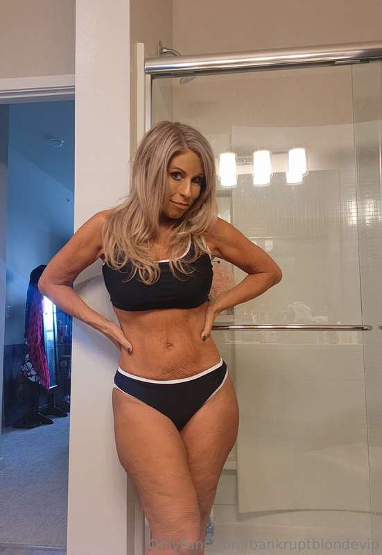 New bathing suit. New hairdo. Down 38 lbs. Feeling this Augu.. 4