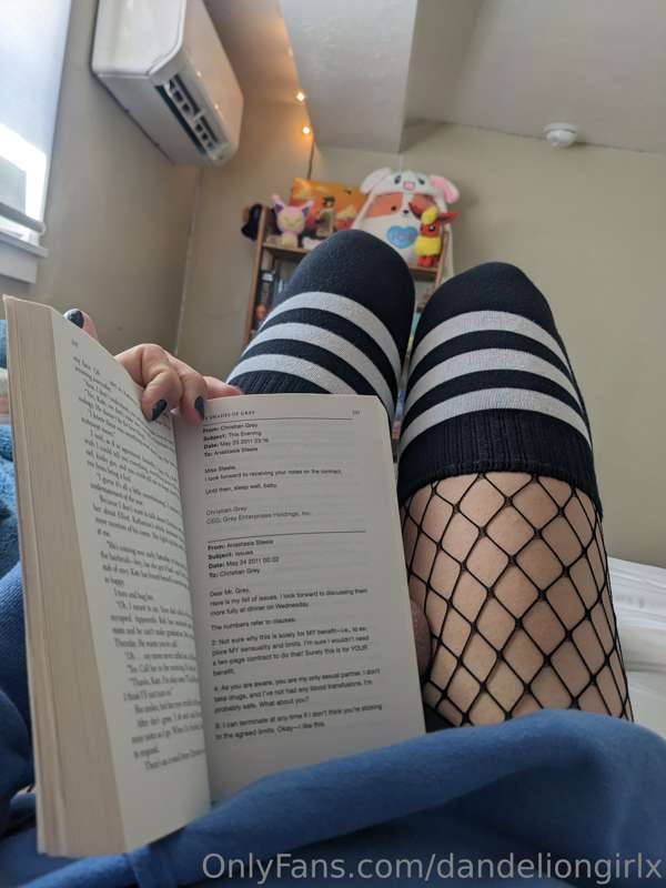 Reading 50 Shades of Grey while locked in chastity 💕 1