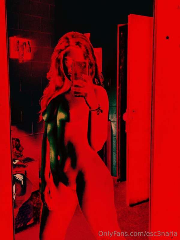 I'm in the other world map. 🧡😻🖤⚜️🗝️👑👩‍❤️‍💋‍👨