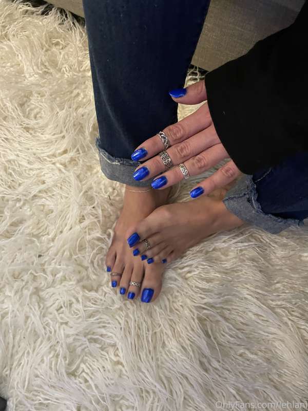 Bare pretty feet 😈 3