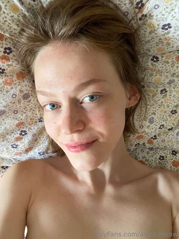 I feel most beautiful in the morning🌼 all natural and a bit ..