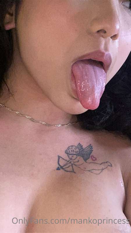 Totally not cum on my face >. 1