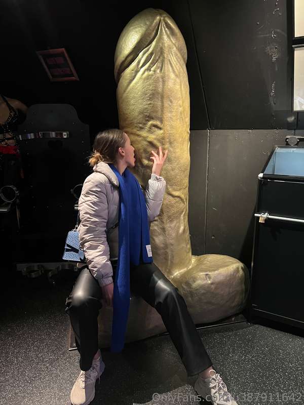 Would you like to be in the place of this statue?😘
