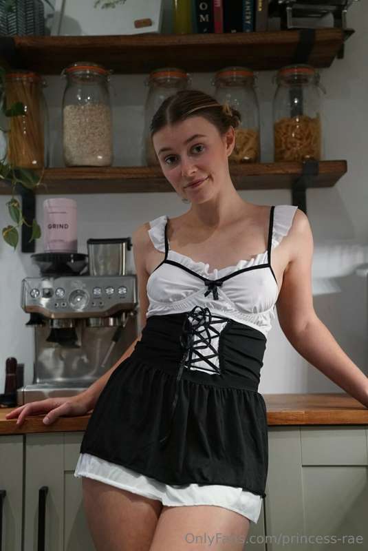 Someone said you were in need of a maid?😏

Let me know below.. 7